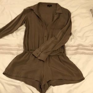 Never worn long sleeve olive jumper